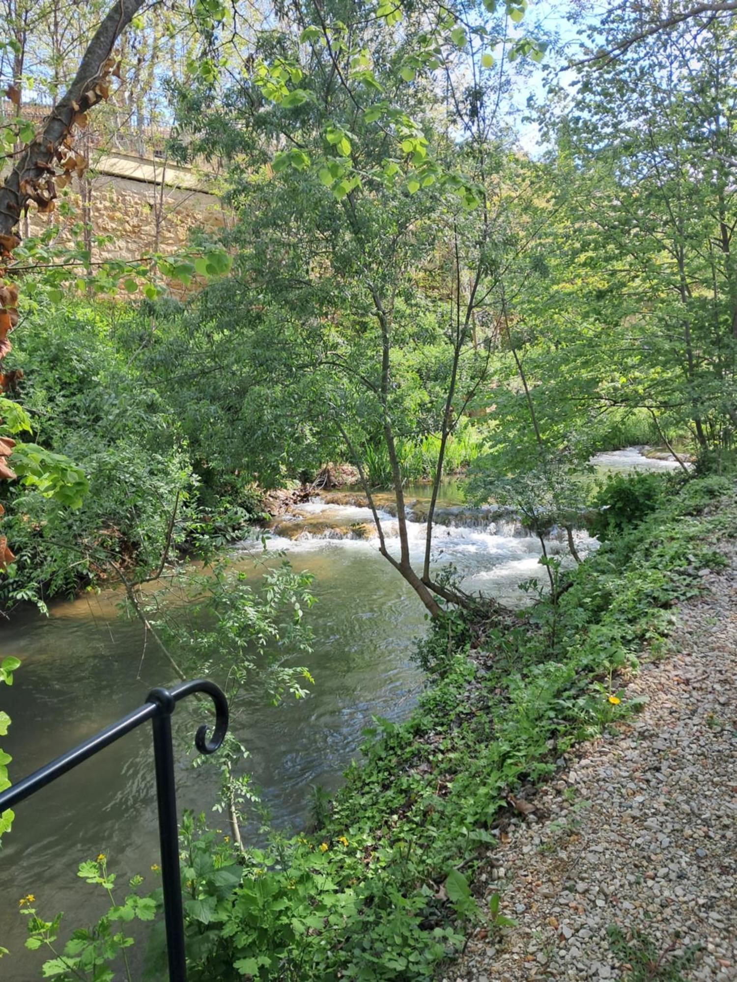 Le Vieux Moulin De Bed & Breakfast Jouques